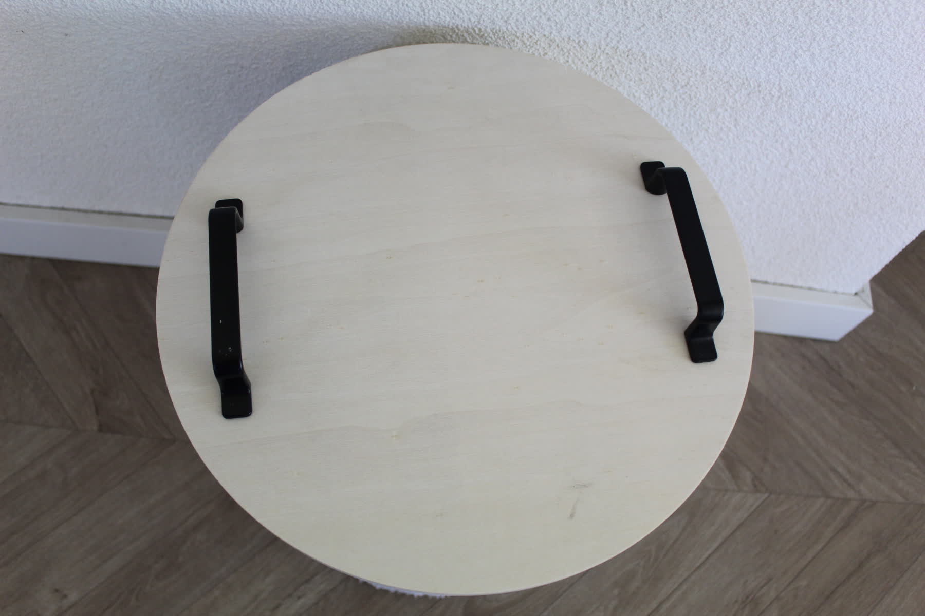 Dienblad met metalen handgreep rond