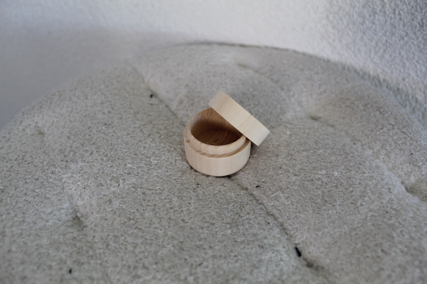 Kistje voor ringen/oorbellen klein rond